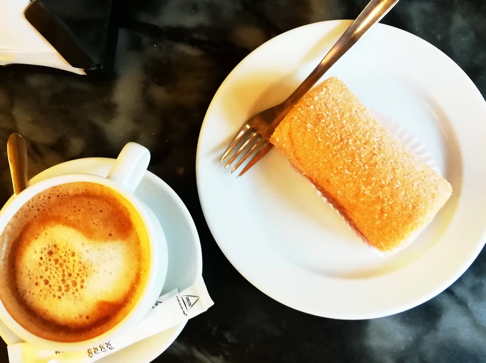 Three Days in Lisbon - Cafe com Leite and Pão de Ló