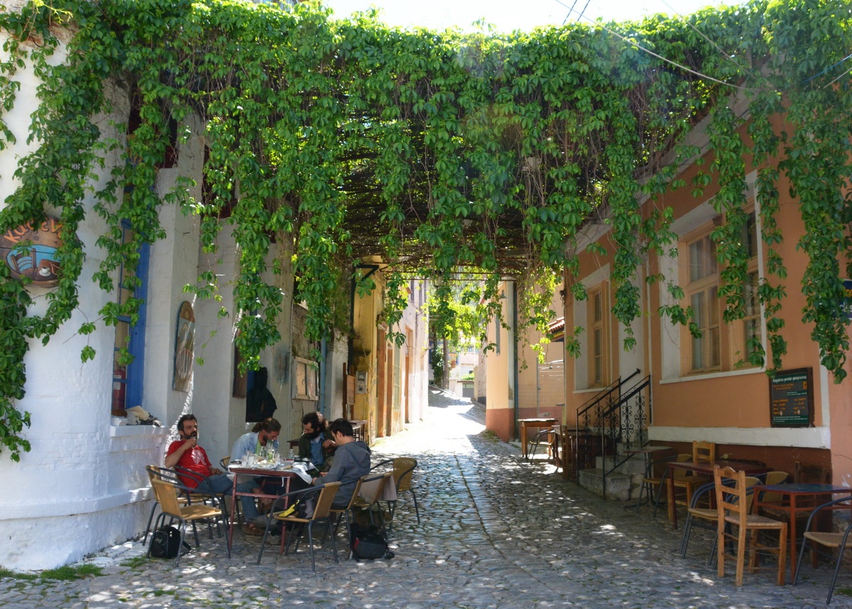 How to enjoy Greek Drinks - An Afternoon Ouzo with Friends, Asomatos, Lesvos